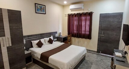Hotel Royals Room Type - Deluxe Room