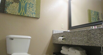Best Western Plus Menomonie Inn & Suites Room Type - Accessible - 2 Queen, Mobility Accessible, Bathtub, Non-Smoking, Full Breakfast