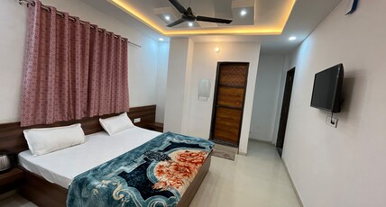 Shri Raghuvansh | 7 mins walk from Khatu Shyam Mandir Room Type - Deluxe room