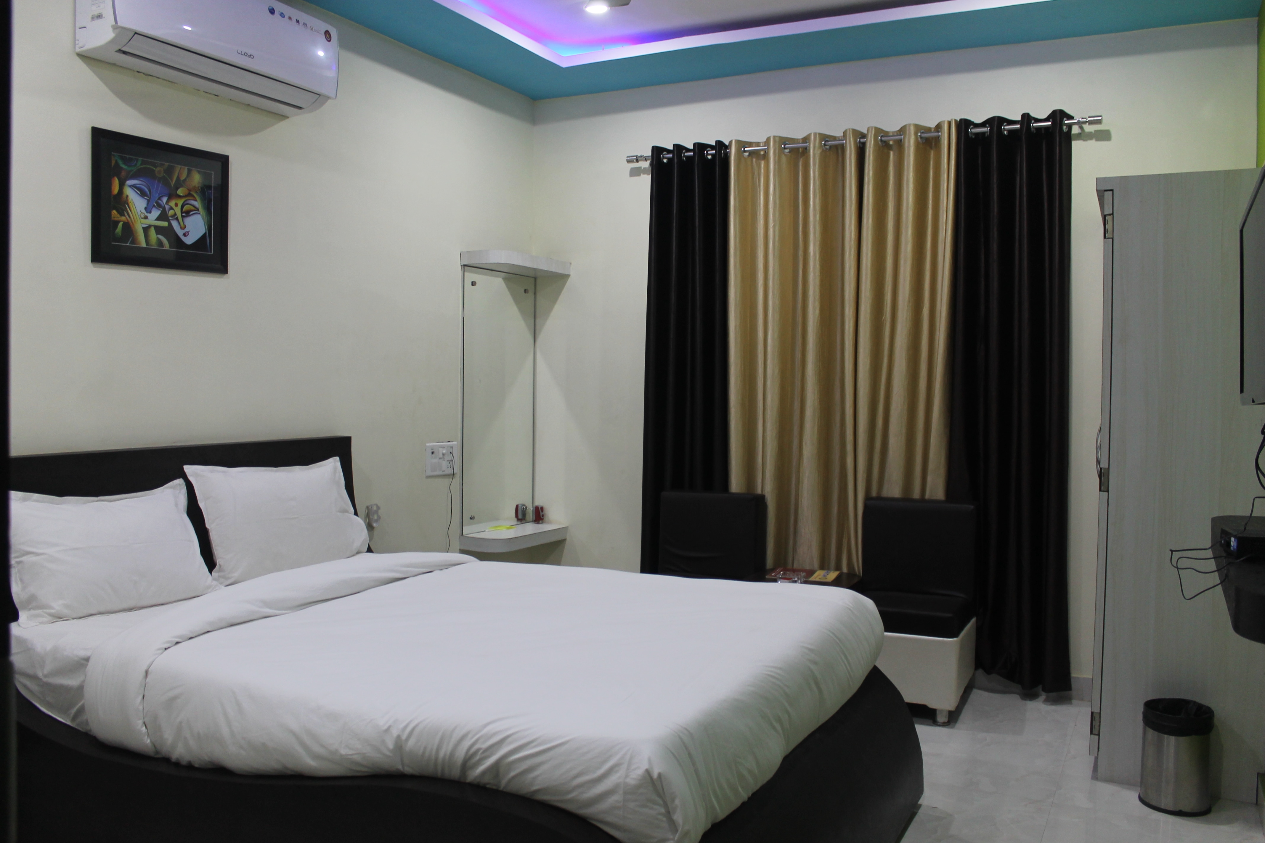 Hotel Sakshi & Restaurant - Tap to explore photos