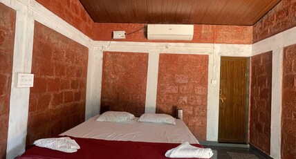 Blue Waves Beach Stays Room Type - Earthen Room AC
