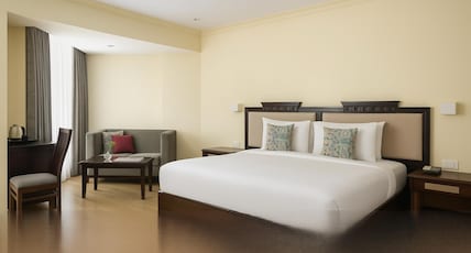 Vivanta Ernakulam, Marine Drive Room Type - Superior Room City View Queen Bed Vivanta Ernakulam, Marine Drive Room Type - Superior Room City View Queen Bed