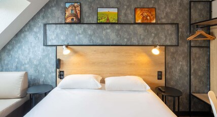 ibis Epernay Centre Ville Room Type - Triple Room with a double bed and a single bed