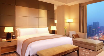 DoubleTree by Hilton Hangzhou East Room Type - KING EXECUTIVE SUITE