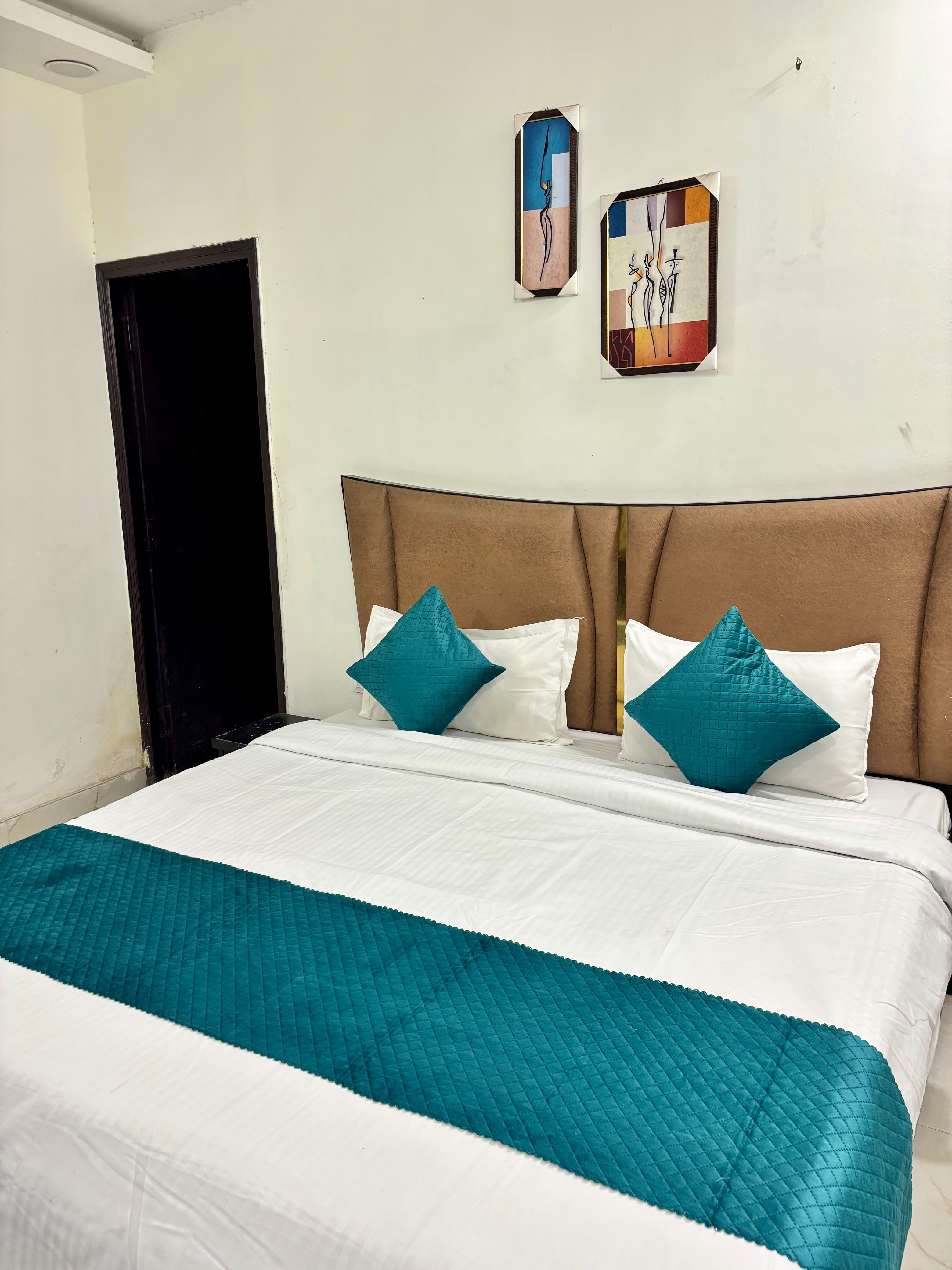 GoBravo 12 4bhk - Tap to explore photos