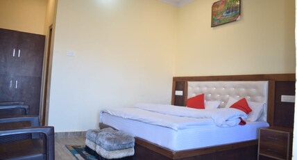 Pine Palace Homestay Room Type - Deluxe Room
