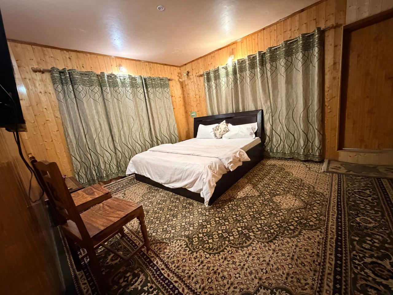 Peak View Guest House Gurez - Tap to explore photos