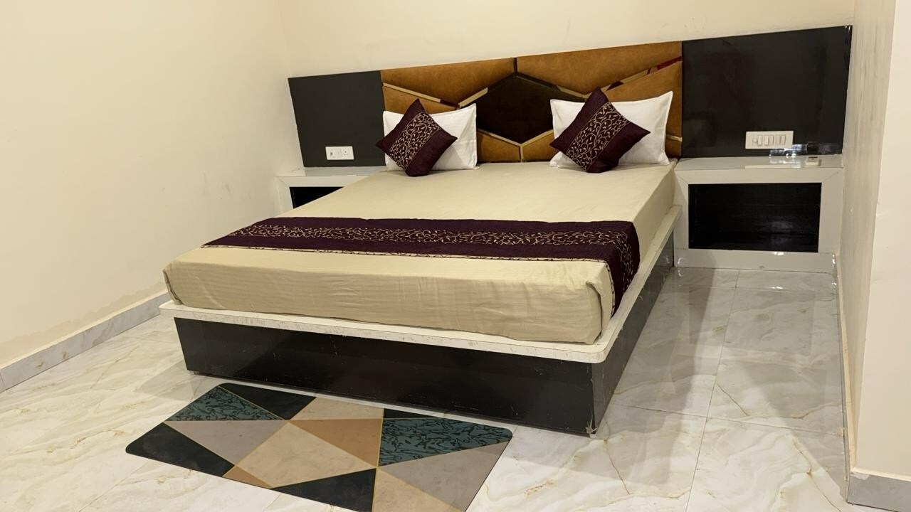 Hotel Basant Orchha - Tap to explore photos