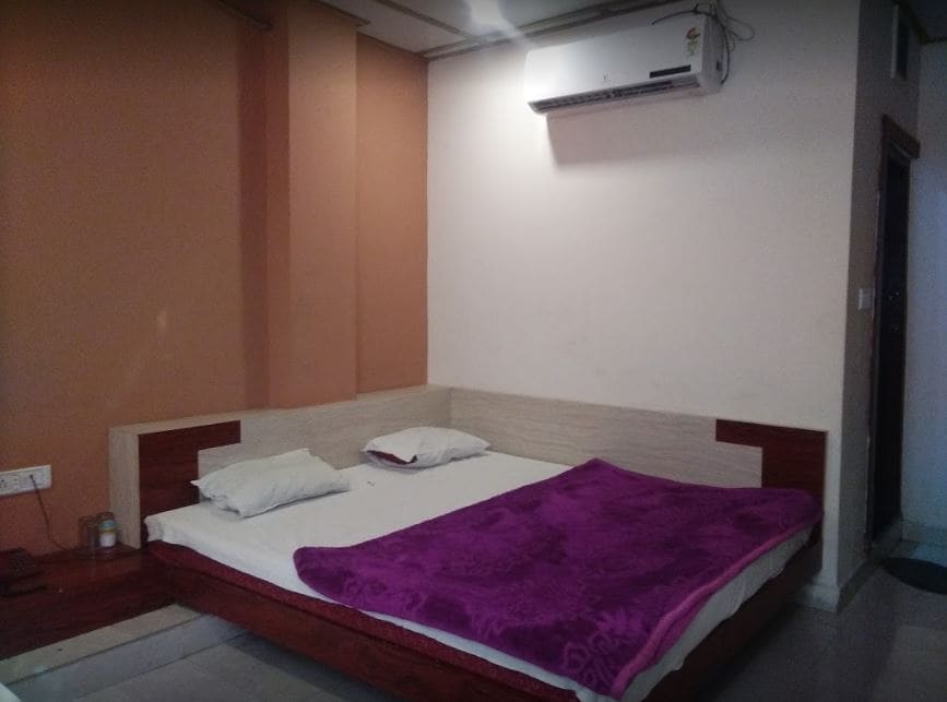 Hotel Preeti - Tap to explore photos