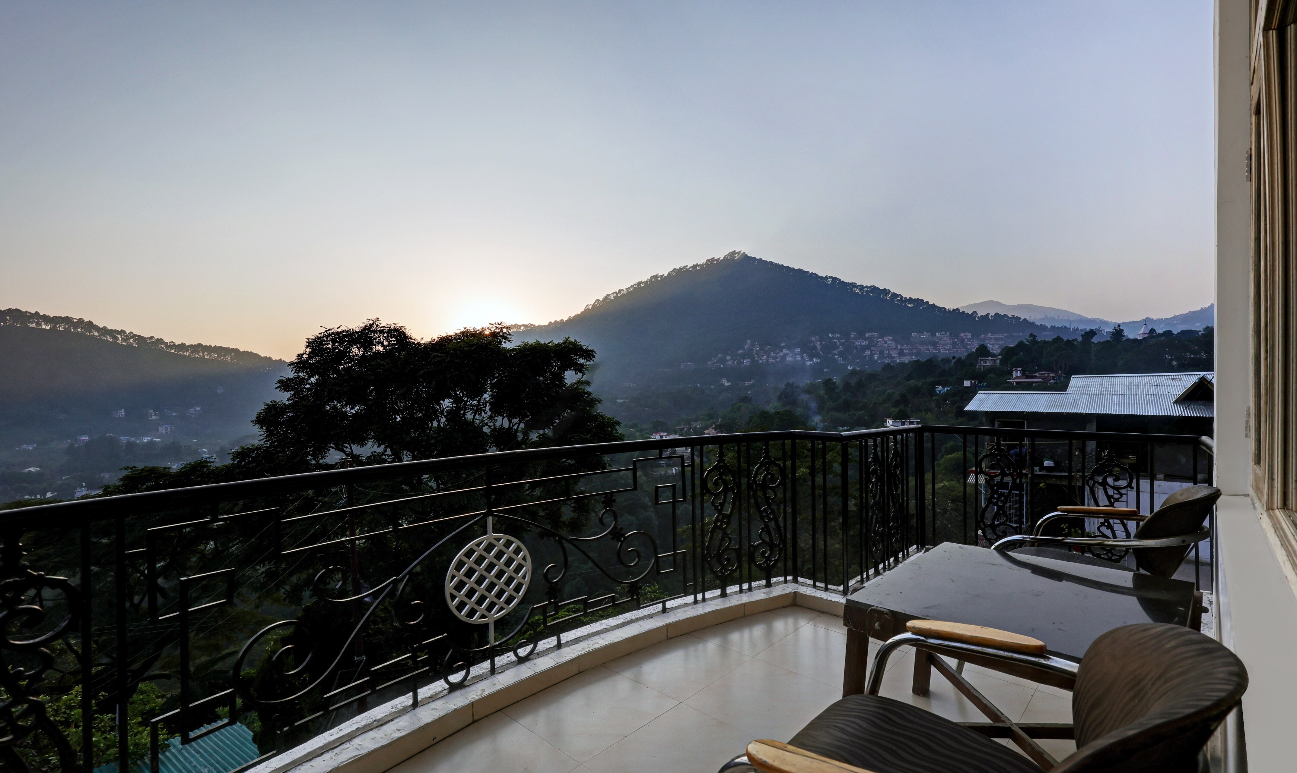 Sapphire Inn Near Kainchi Dham - Tap to explore photos