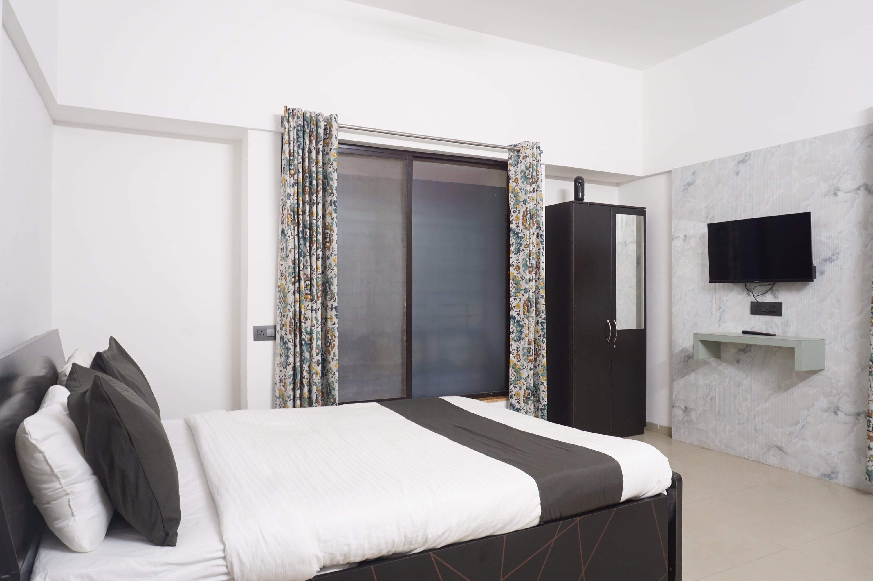 Hotel Lotus Guest House - Tap to explore photos