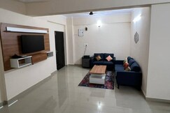 Lux 2 BR Apt near Hazratganj and Vidhan Sabha Metro