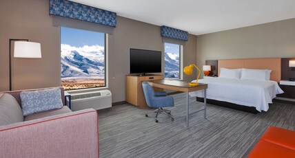 Hampton Inn & Suites Wells, NV Room Type - 1KN STDO MIC FRIDG WTBR NS