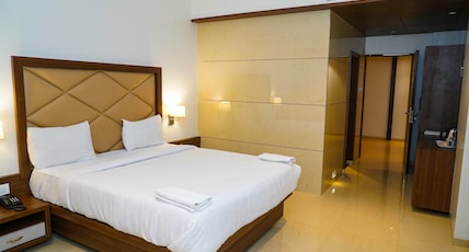 HOTEL SUN SHINE INN Room Type - Executive Room (21 Age and Above Allowed) HOTEL SUN SHINE INN Room Type - Executive Room (21 Age and Above Allowed)