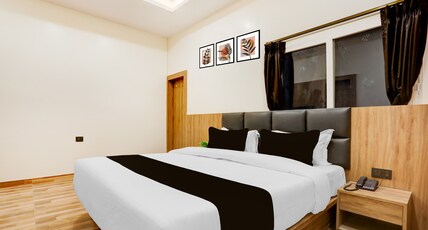 Super Townhouse Oak AIIMS Walmi Govindpur Room Type - Super Deluxe Room