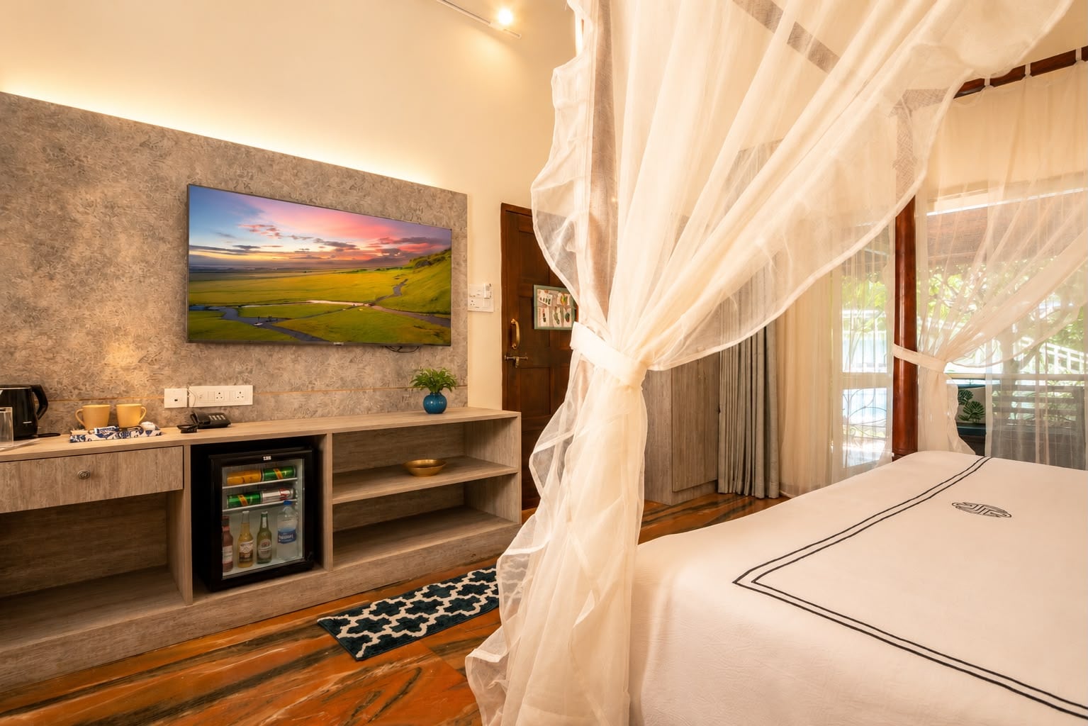 Sashas Holiday Village - Tap to explore photos