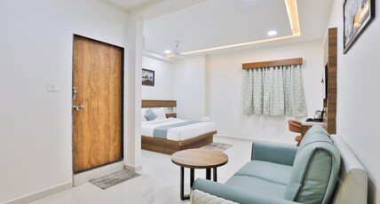 Hotel SR Radhey KIM Room Type - Deluxe Room