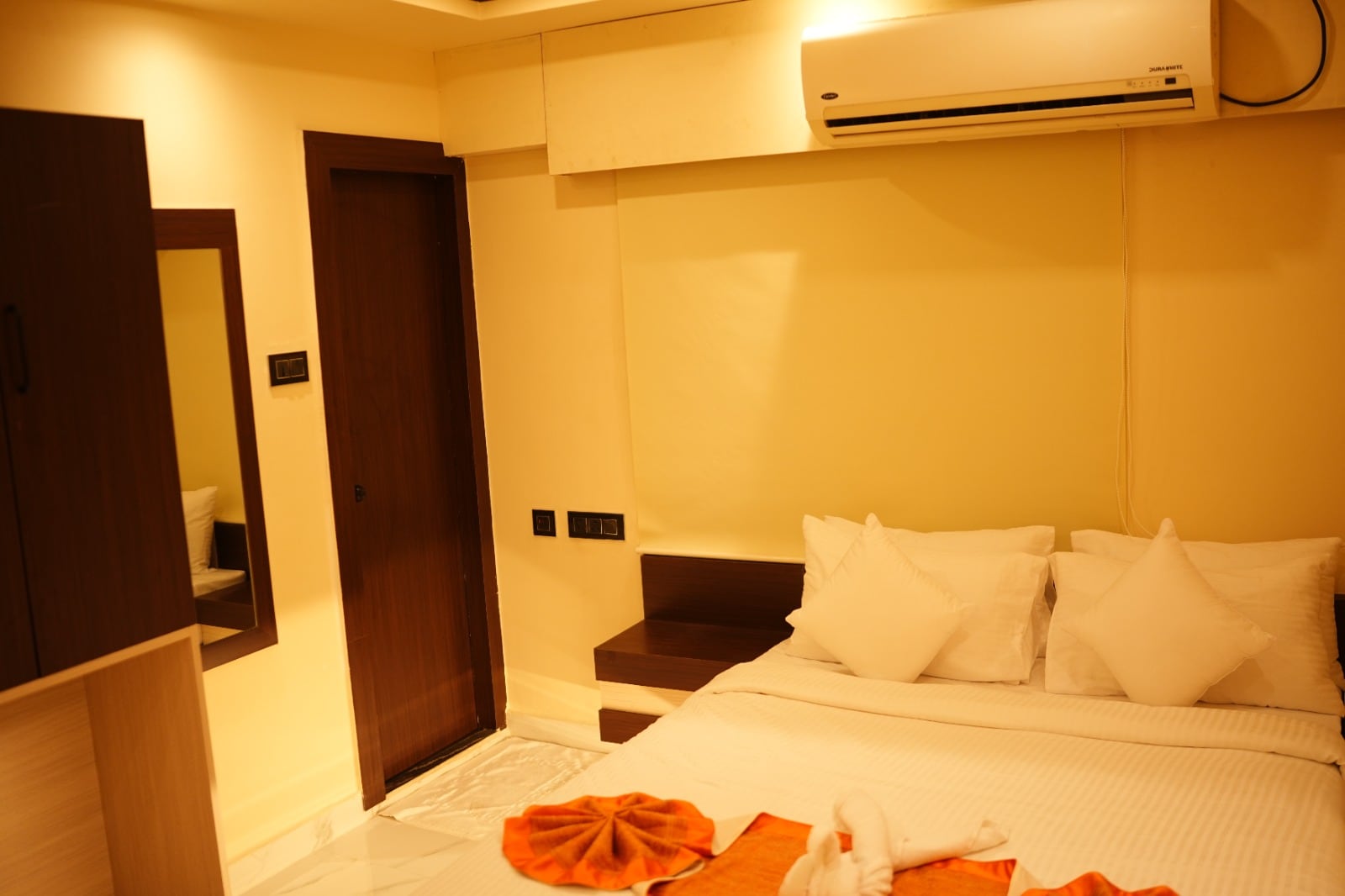 Hotel Mahanayak - Tap to explore photos