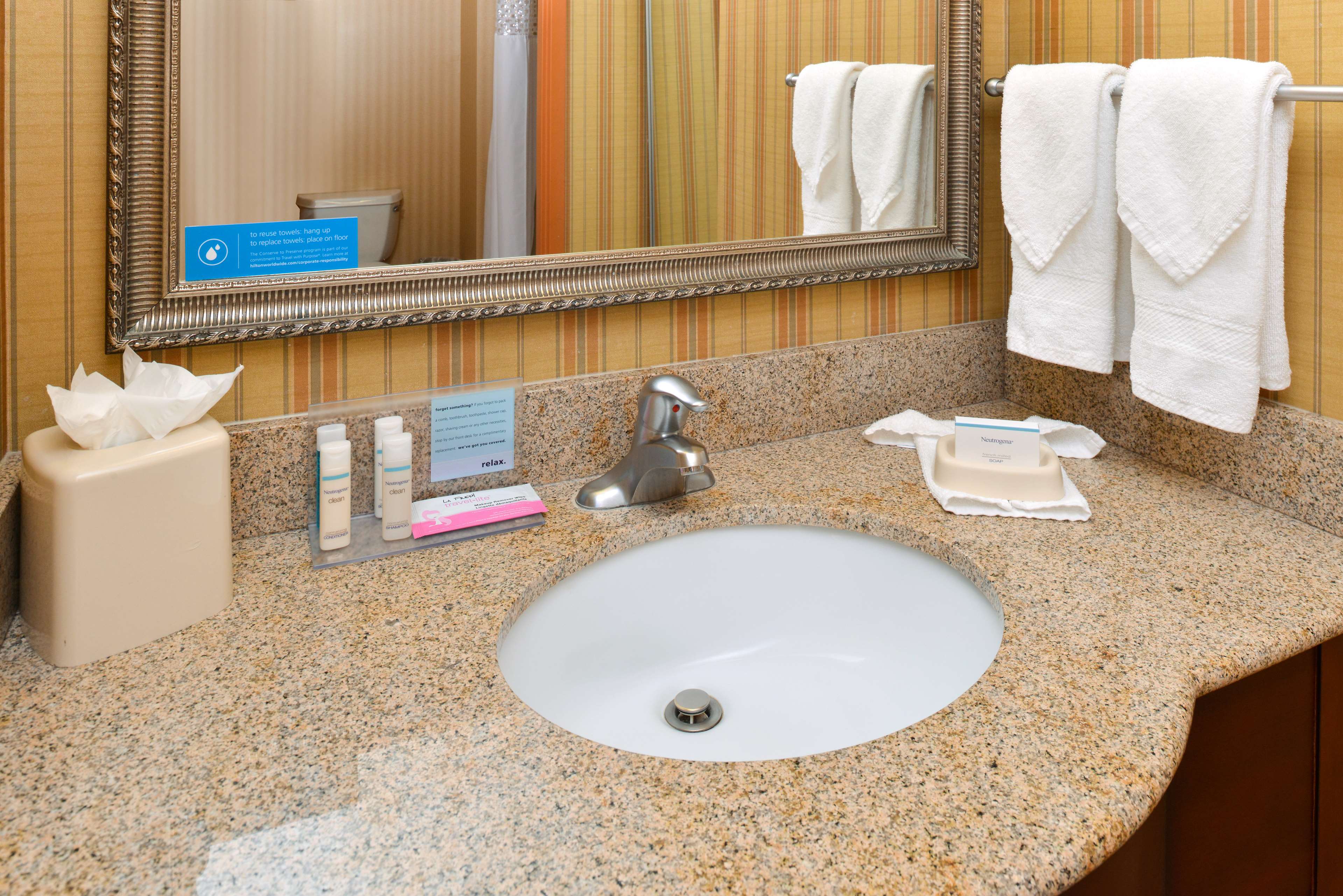 Hampton Inn & Suites by Hilton Albuquerque-Coors Road - Tap to explore photos