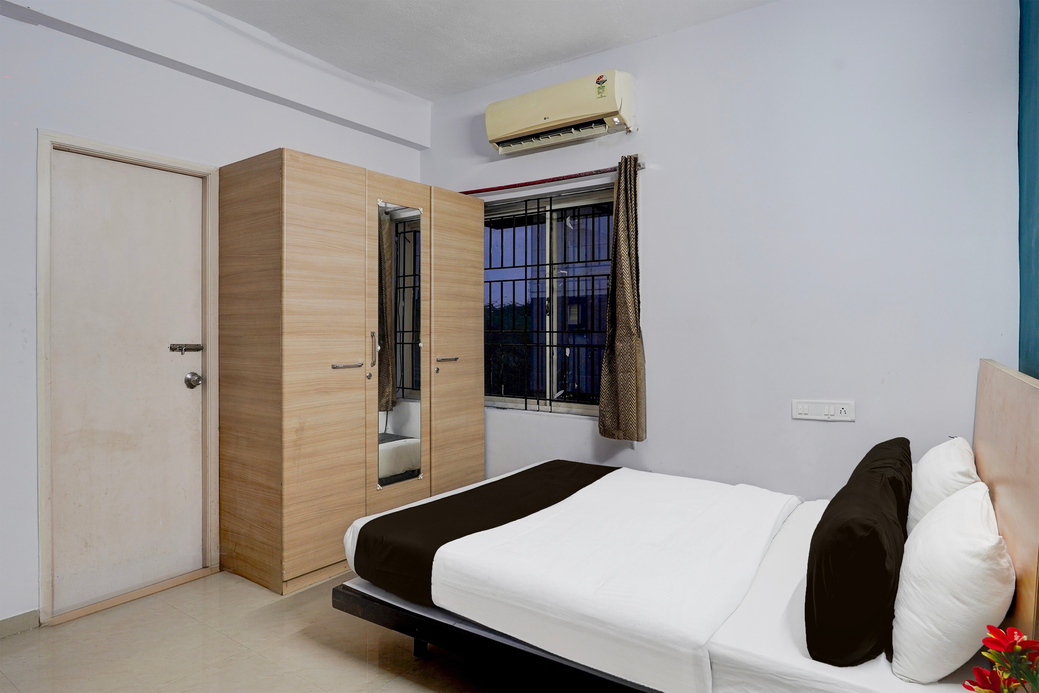 Super Hotel O Kattankulathur Near SRM University - Tap to explore photos