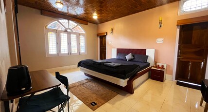 Yogstel- Backpackers' Hostel Room Type - Cozy Double Room with Balcony and Partial Valley View