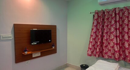 Sujata Villa Guest House Room Type - Non Ac Deluxe Premium room 