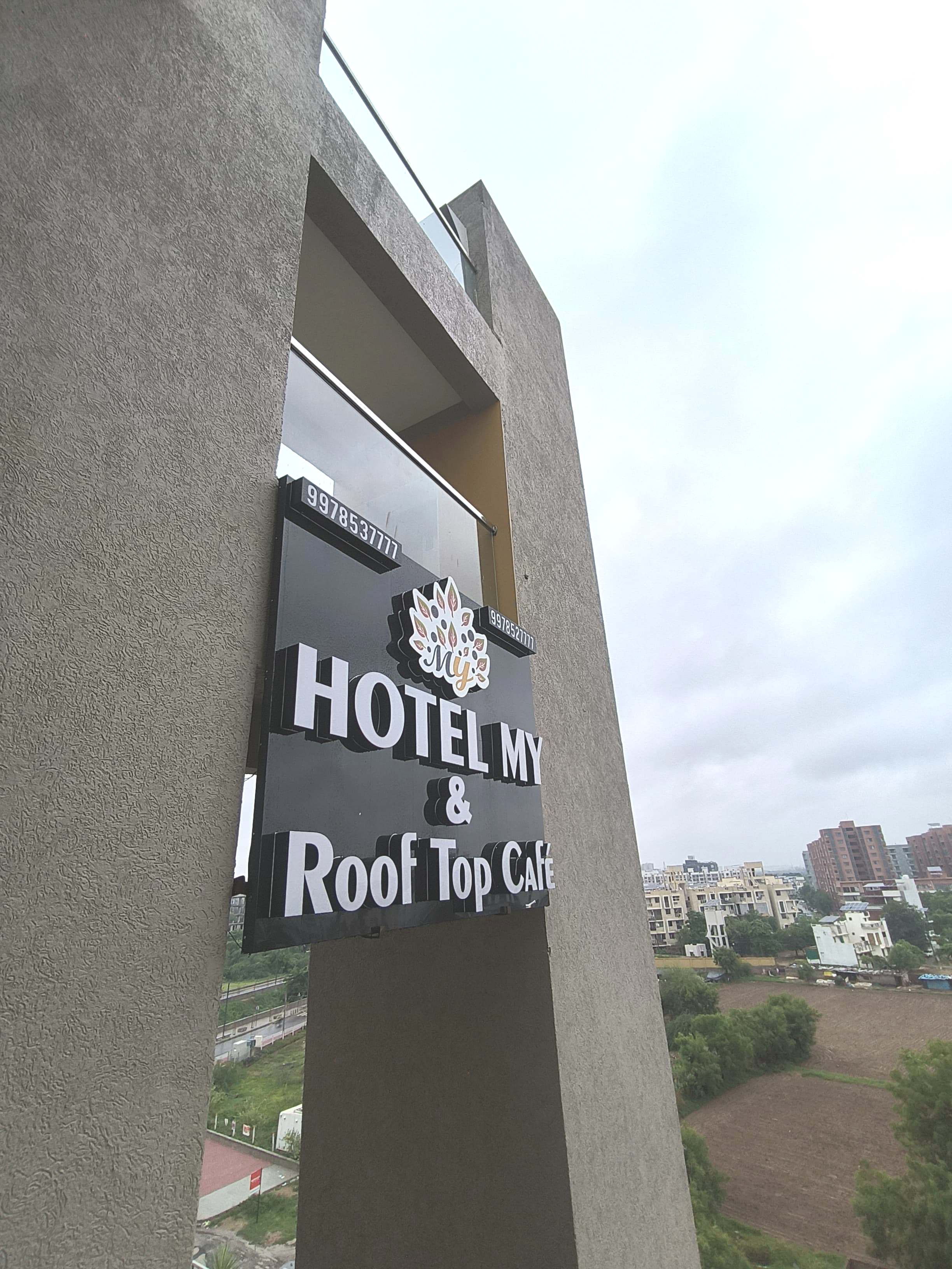Hotel Maryline Yellow - Tap to explore photos
