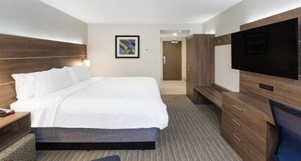 Holiday Inn Express Hotel & Suites Providence-Woonsocket Room Type - 1 King Bed Standard