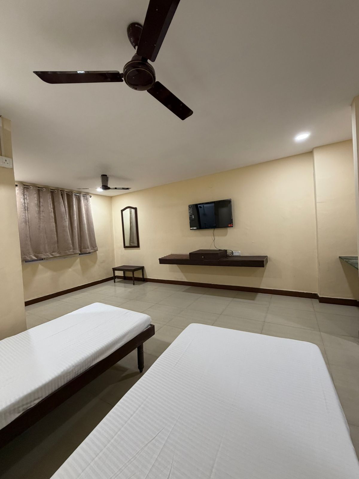 Hotel Sri Krishna - Tap to explore photos