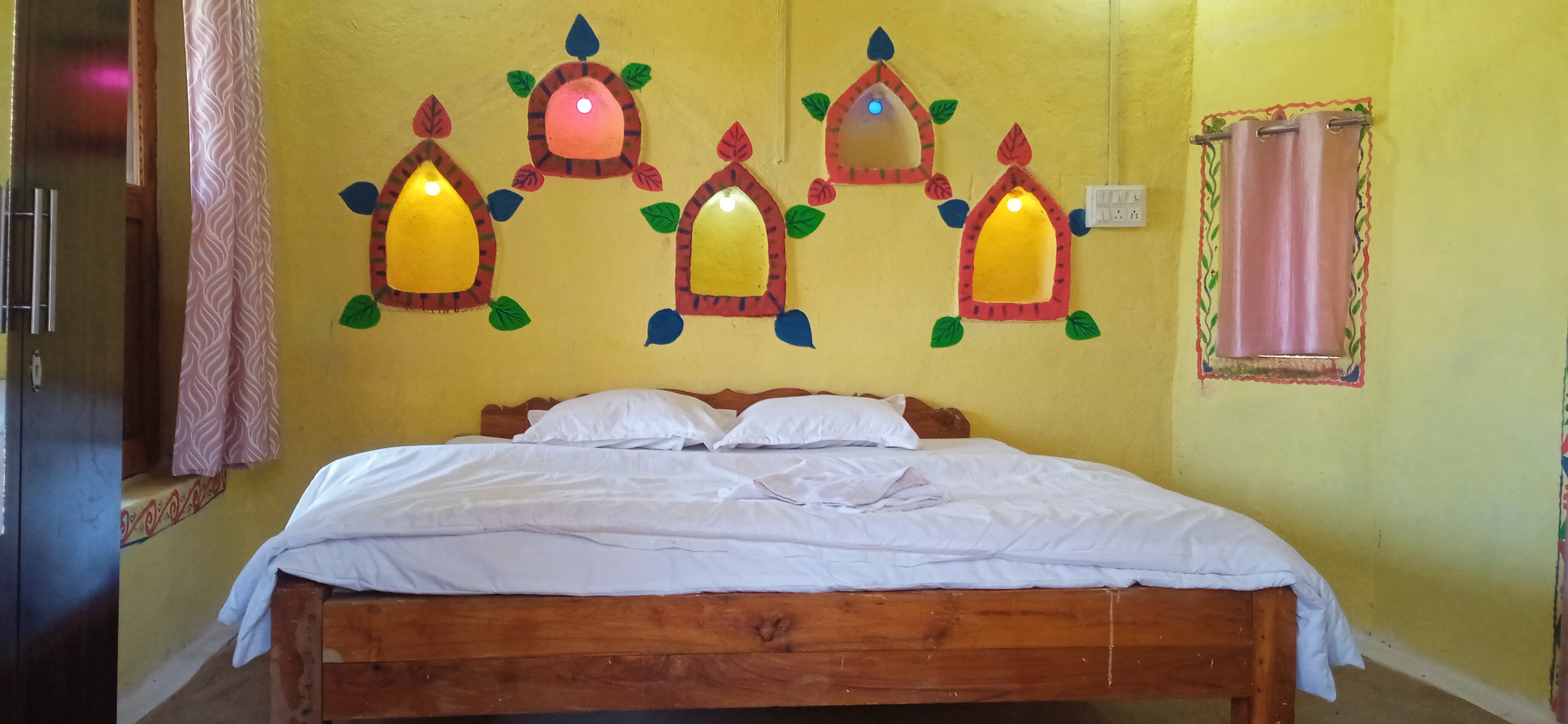 Aawla Home Stay - Tap to explore photos