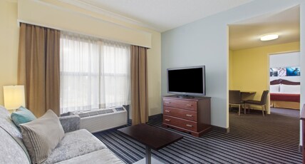 Holiday Inn Express & Suites CLEARWATER NORTH/DUNEDIN Room Type - 1 King Bed 1 Bdrm Suite with Living Area