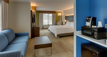 Holiday Inn Express & Suites CORBIN Room Type - 1 King Bed Suite