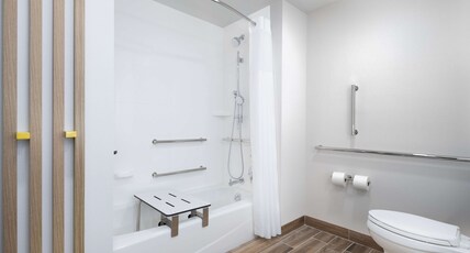 Hampton Inn Verona at Turning Stone+++ Room Type - 2QN ACCESSIBLE TUB NS