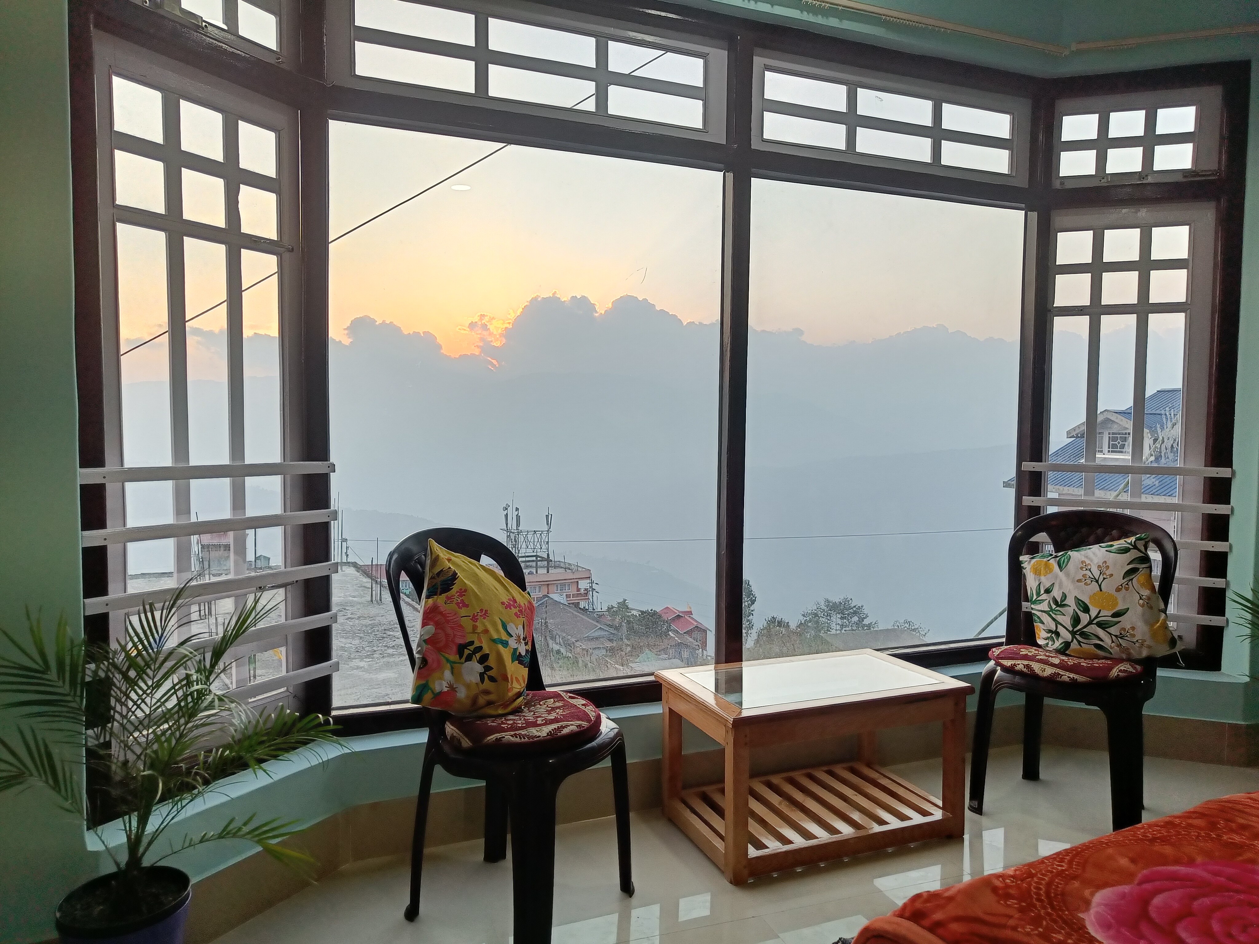Mountain Range Stay - Valley View Rooms - Tap to explore photos