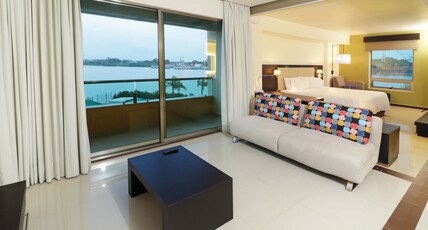 Holiday Inn Express - Tuxpan Room Type - 1 King Suite