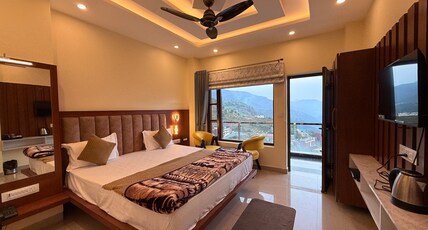 Parikshit Inn (5min Walking Distance to Omkareshwar Temple) - Ukhimath Room Type - Mountain View Deluxe Room