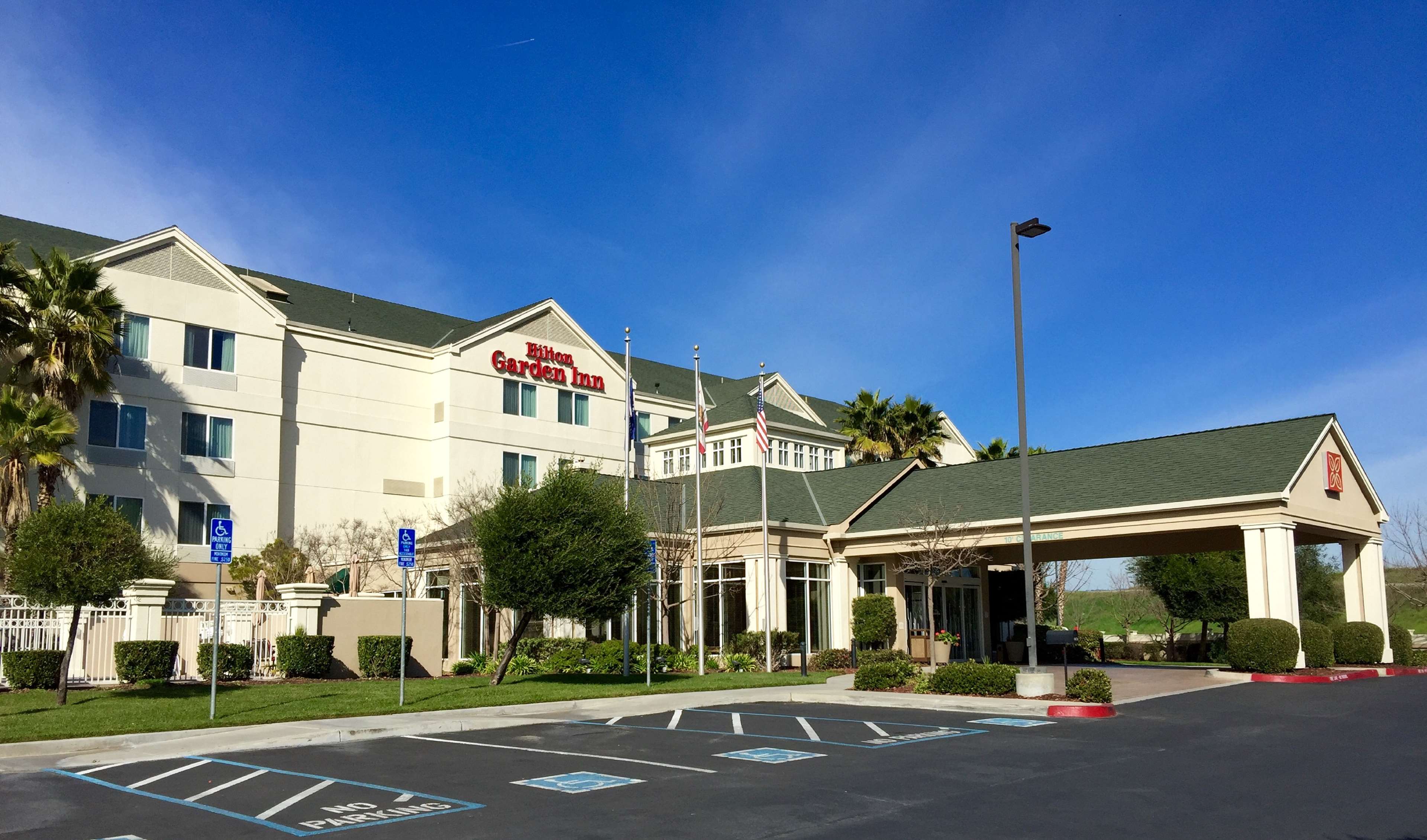 Hilton Garden Inn Gilroy - Tap to explore photos