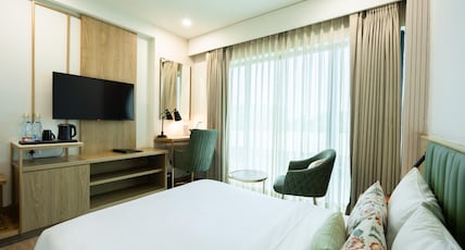 Hotel Limon Sector 29 Room Type - Deluxe Room City View Hotel Limon Sector 29 Room Type - Deluxe Room City View