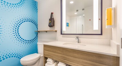 Tru by Hilton Madison West, WI Room Type - 1 KING HEARING ACCESSIBLE