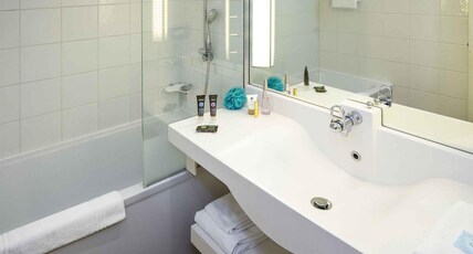 Novotel Perpignan Room Type - Standard Room with 1 double bed and twin beds Novotel Perpignan Room Type - Standard Room with 1 double bed and twin beds