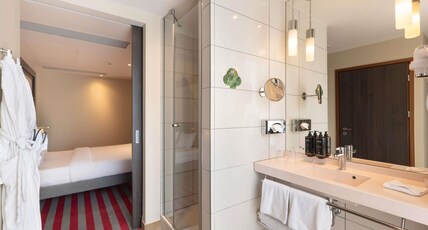 Mercure Warszawa Grand Room Type - Privilege room with a queen-size bed