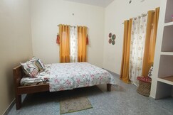 Cozy room in Sarnath with kitchen