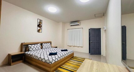 Vista Residence Room Type - Deluxe Double Room with Balcony Vista Residence Room Type - Deluxe Double Room with Balcony