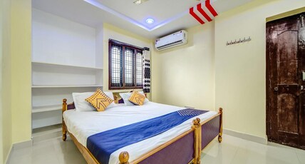 HOTEL SHANMUKHA A/C LODGE Room Type - Standard AC Room