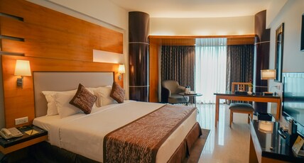 Hotel Peninsula Grand  Room Type - Deluxe Room with Bathtub