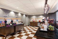 Hampton Inn and Suites Savannah-Airport