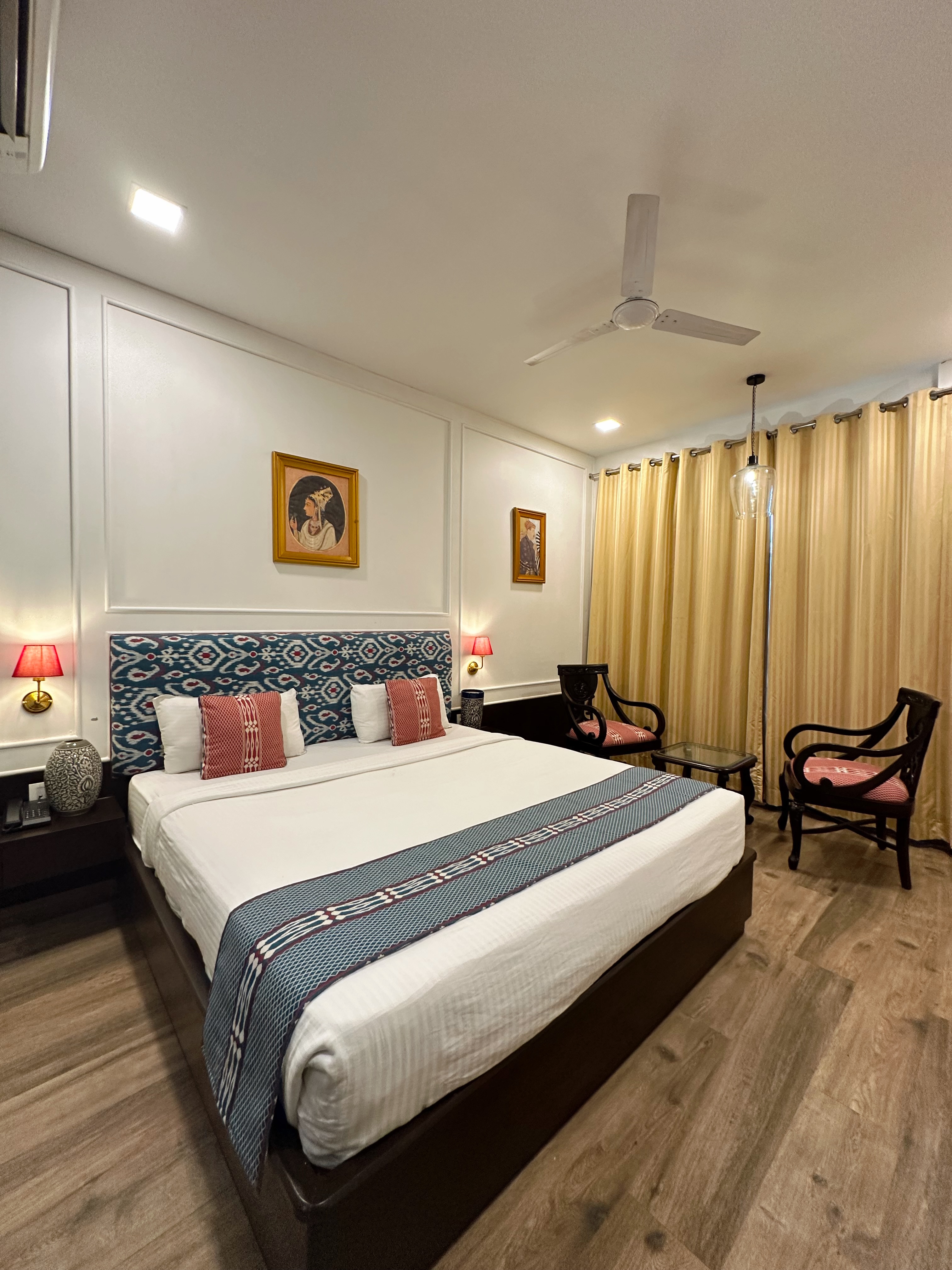 Hotel Atulyaa Taj - Tap to explore photos