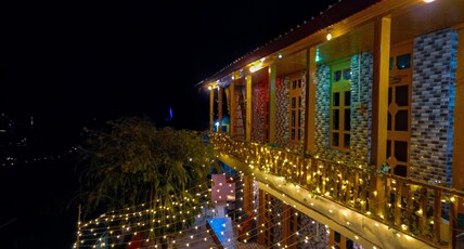 The Mehfil - Cafe and Stay Room Type - Quadruple Room with Private Washroom