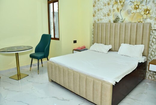 HOTEL VIJAY SHREE (LUXURY BANQUET)