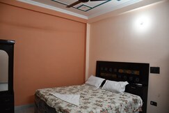 Vasudev Paying Guest House